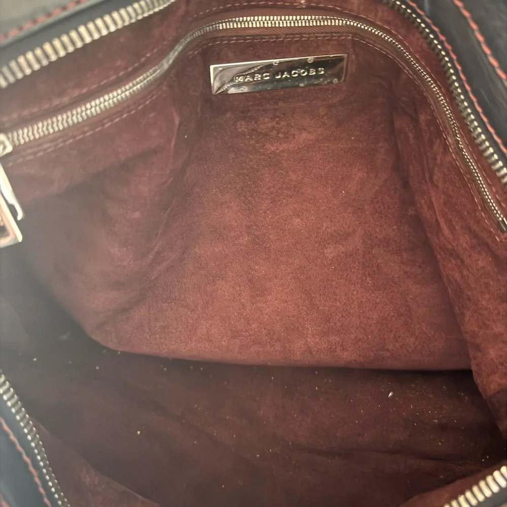 Marc Jacobs Dark Navt /Red stitching Shoulder Bag with silver Hardware - Picture 3 of 3